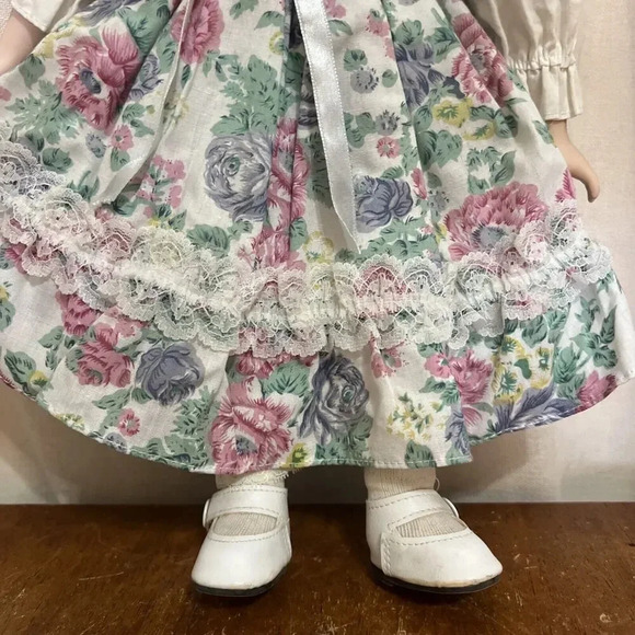 Heritage Signature Collection Porcelain Doll 1990 Vintage Curly Hair Floral - Picture 2 of 8